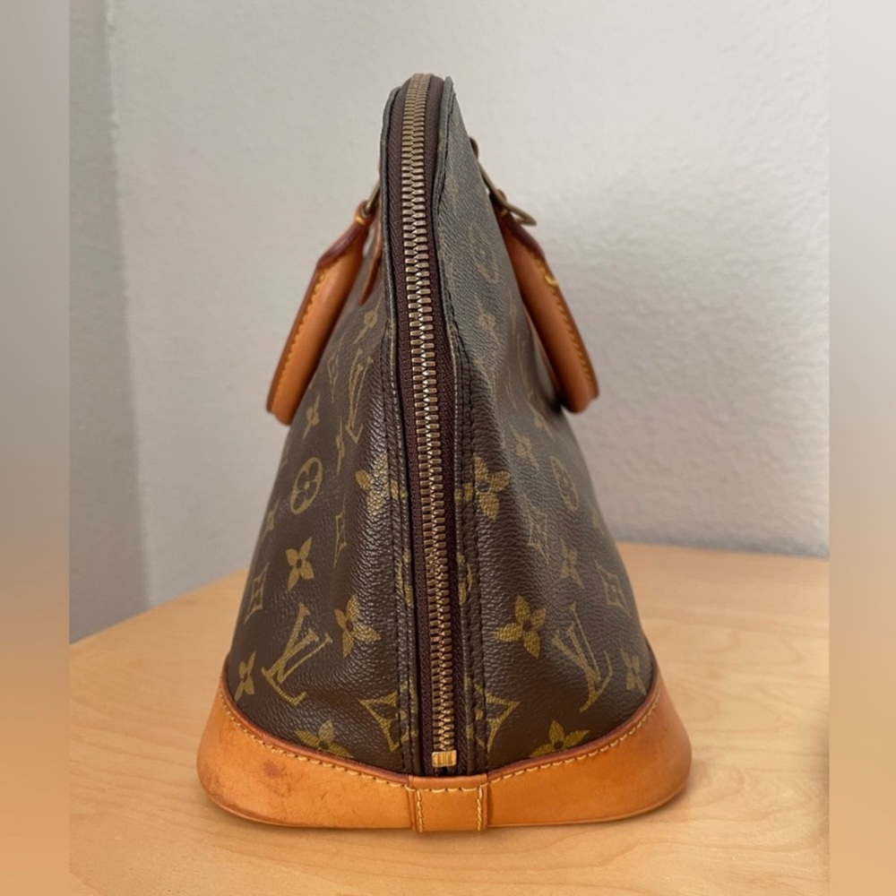 🔥Authentic Louis Vuitton Alma PM Monogram Handbag🔥 - Picture 2 of 15